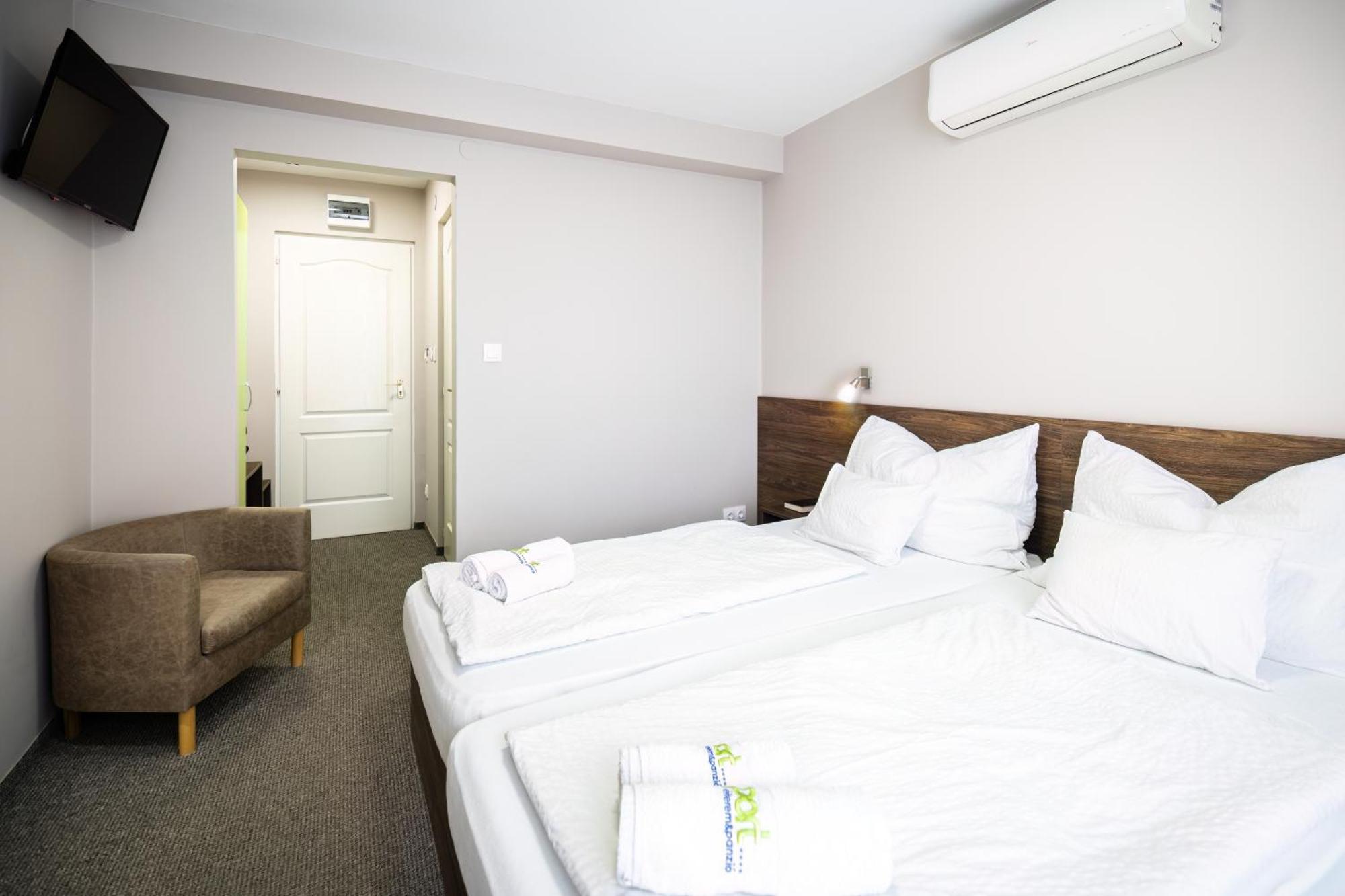 Port Etterem&Panzio Bed & Breakfast Balatonmáriafürdő Dış mekan fotoğraf