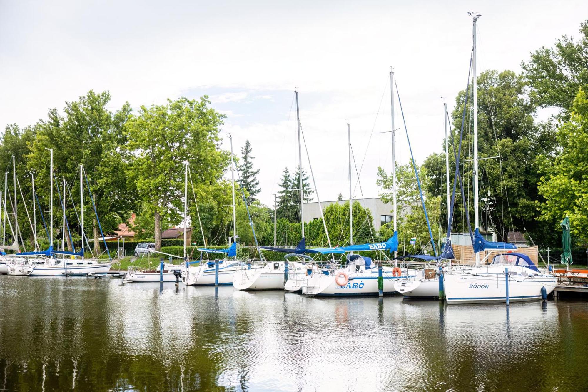 Port Etterem&Panzio Bed & Breakfast Balatonmáriafürdő Dış mekan fotoğraf