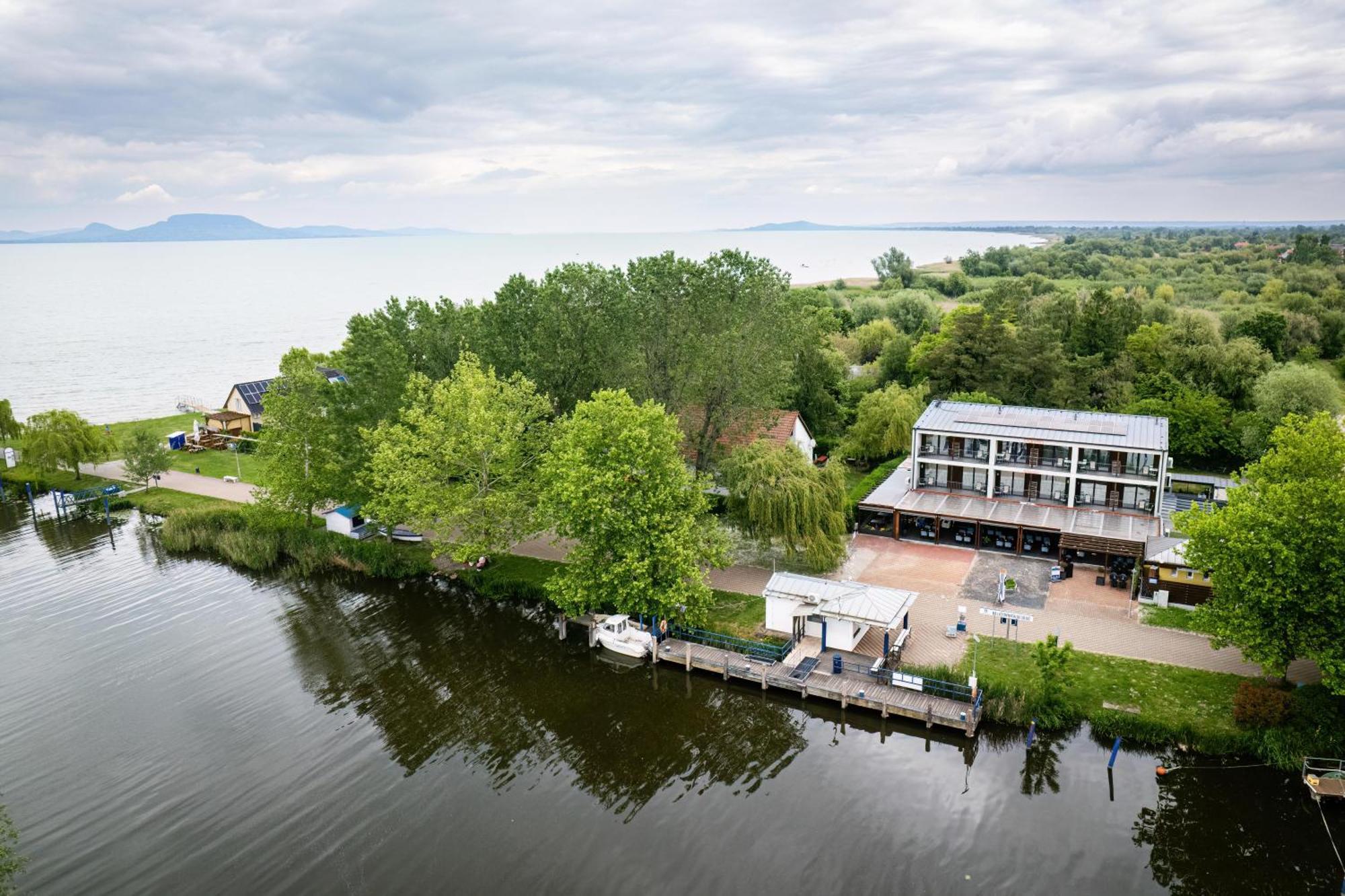 Port Etterem&Panzio Bed & Breakfast Balatonmáriafürdő Dış mekan fotoğraf